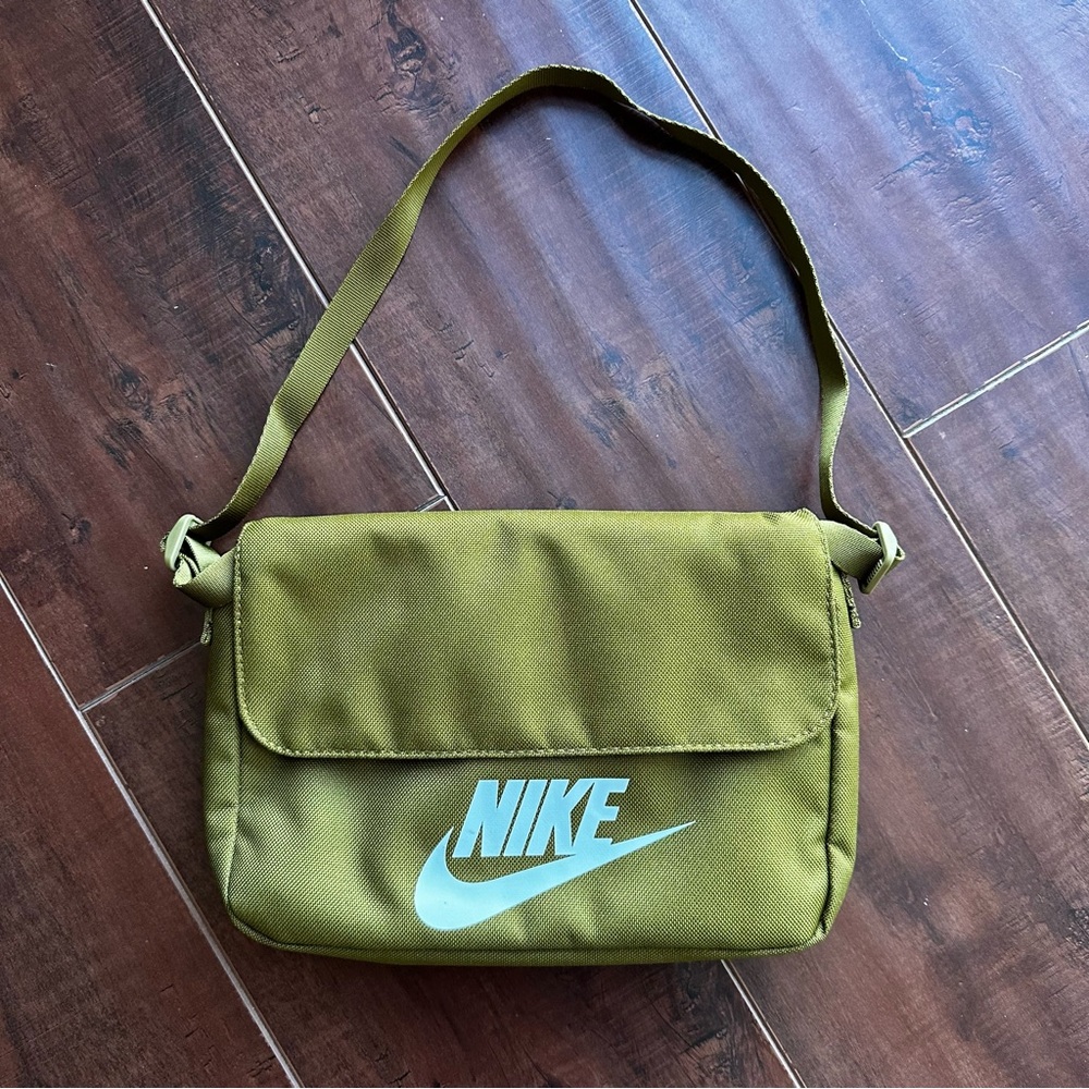 NIKE Futura 365 Crossbody Bag Olive Green